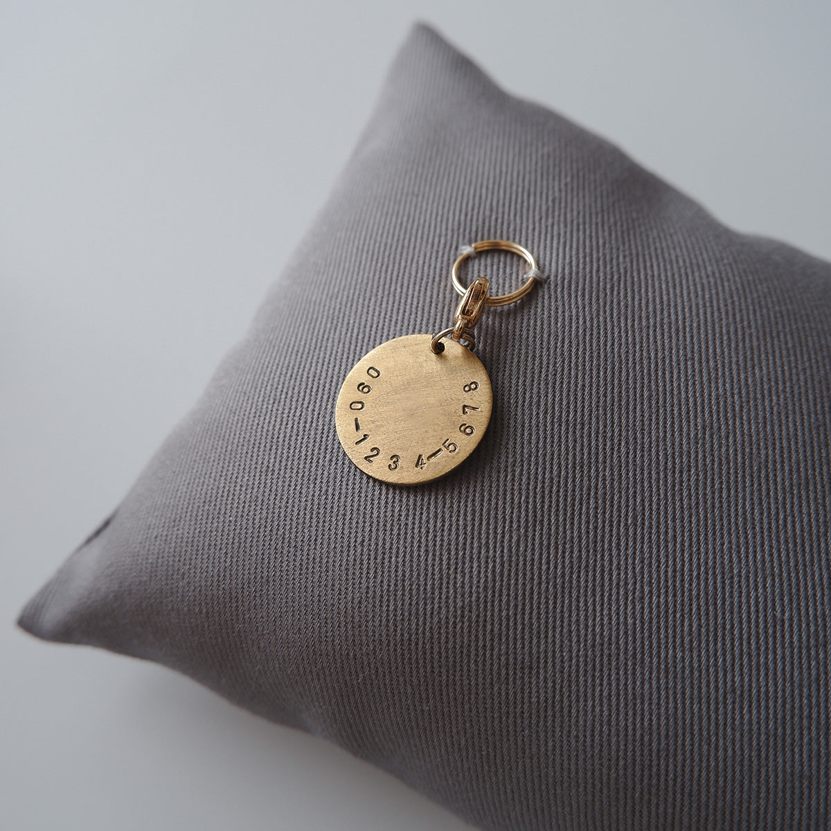 aaco×Onddoka 猫の首輪ポーチ【ねずみグレー】