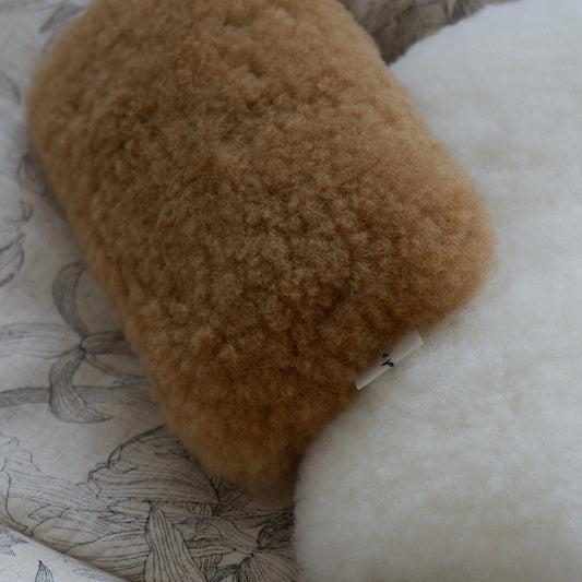 <予約>猫のための小さなムートンまくら〈保温&保冷〉【ブラウン/Stripe】