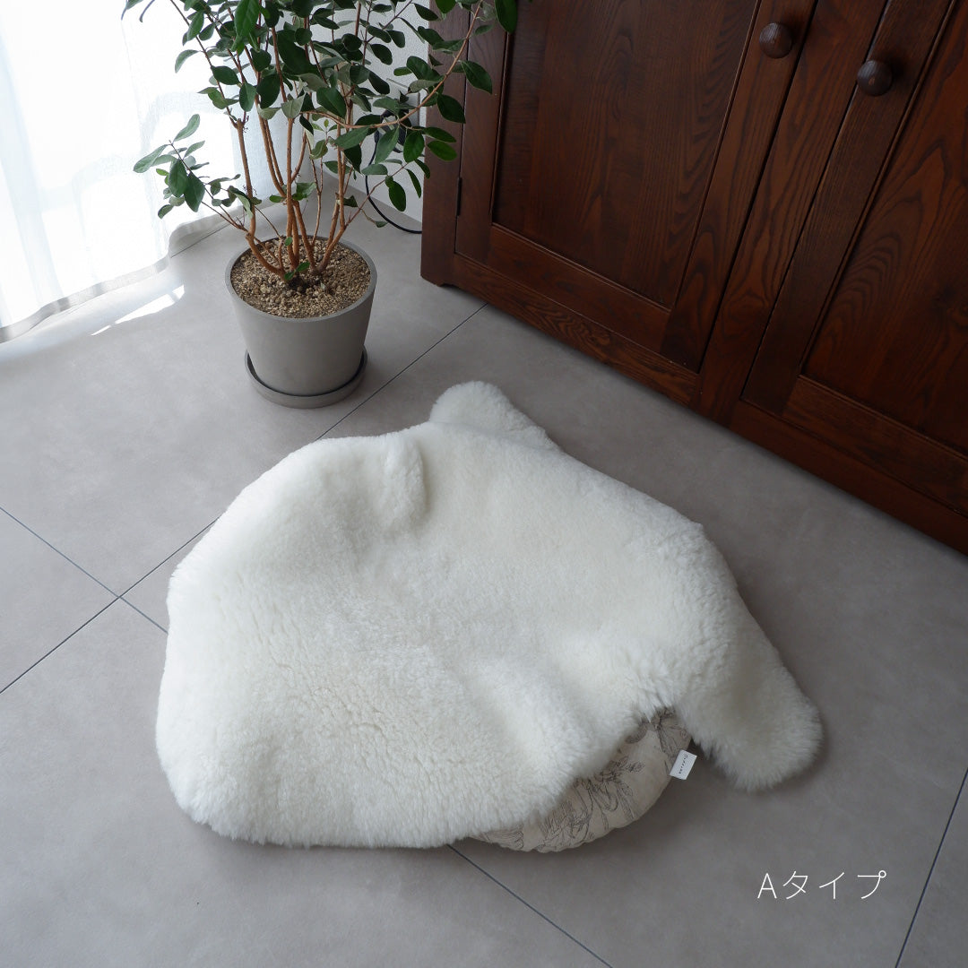 【予約販売】猫のためのスプリングラムスキンラグ【オフホワイト】