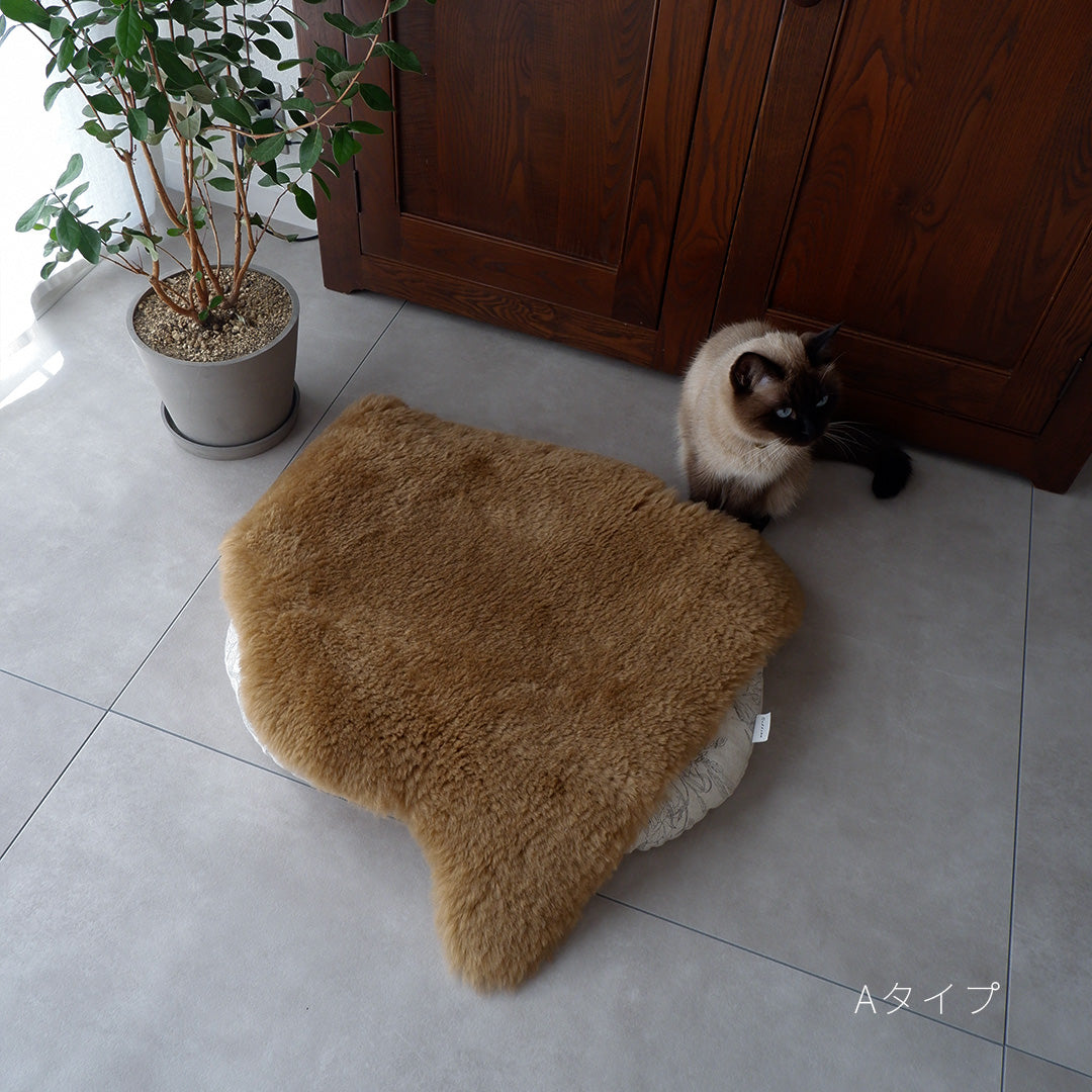 【予約販売】猫のためのスプリングラムスキンラグ【ブラウン】