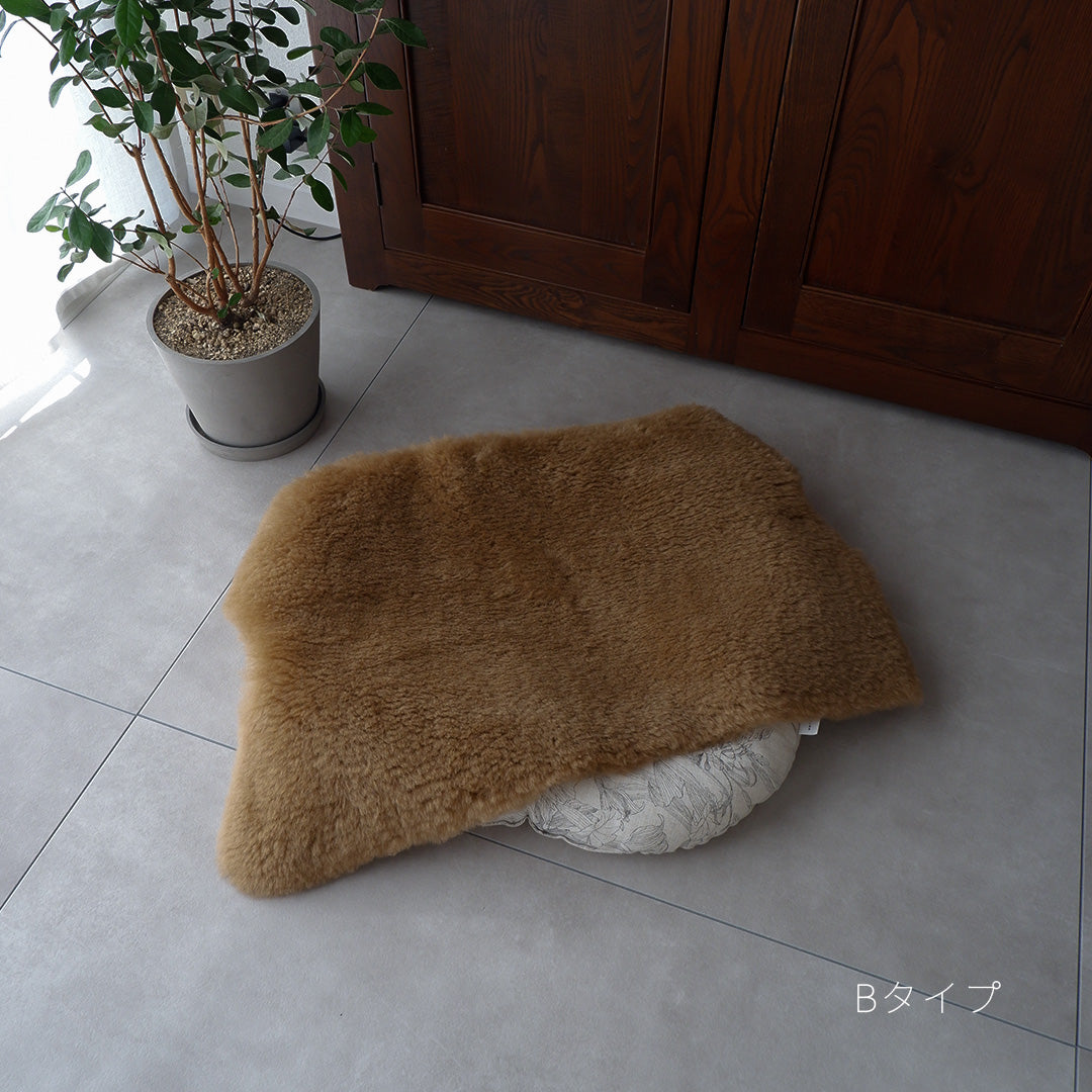 【予約販売】猫のためのスプリングラムスキンラグ【ブラウン】