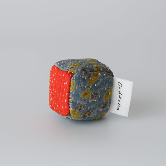 はぎれ布の四角Toy【Vintage kantha quilt】