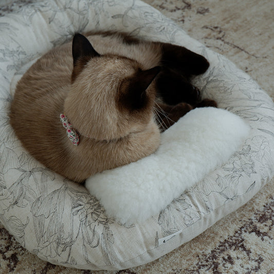 <予約>猫のための小さなムートンまくら〈保温&保冷〉【ホワイト/Liberty】