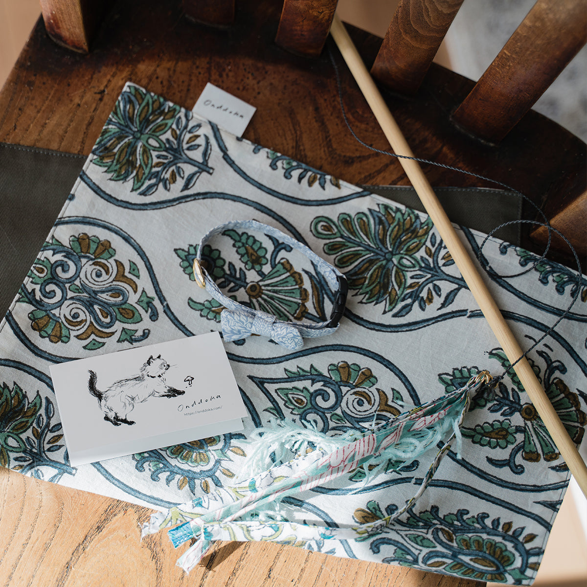 찢어진 천 고양이