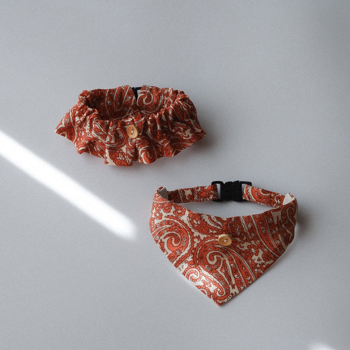 猫にやさしいスタイカラー【Paisley scarf/OR】