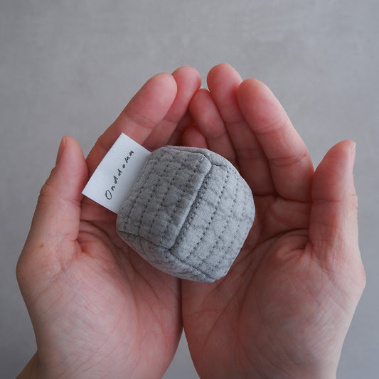 はぎれ布の四角Toy【Nubi/Gray】