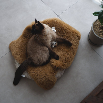 【予約販売】猫のためのスプリングラムスキンラグ【ブラウン】