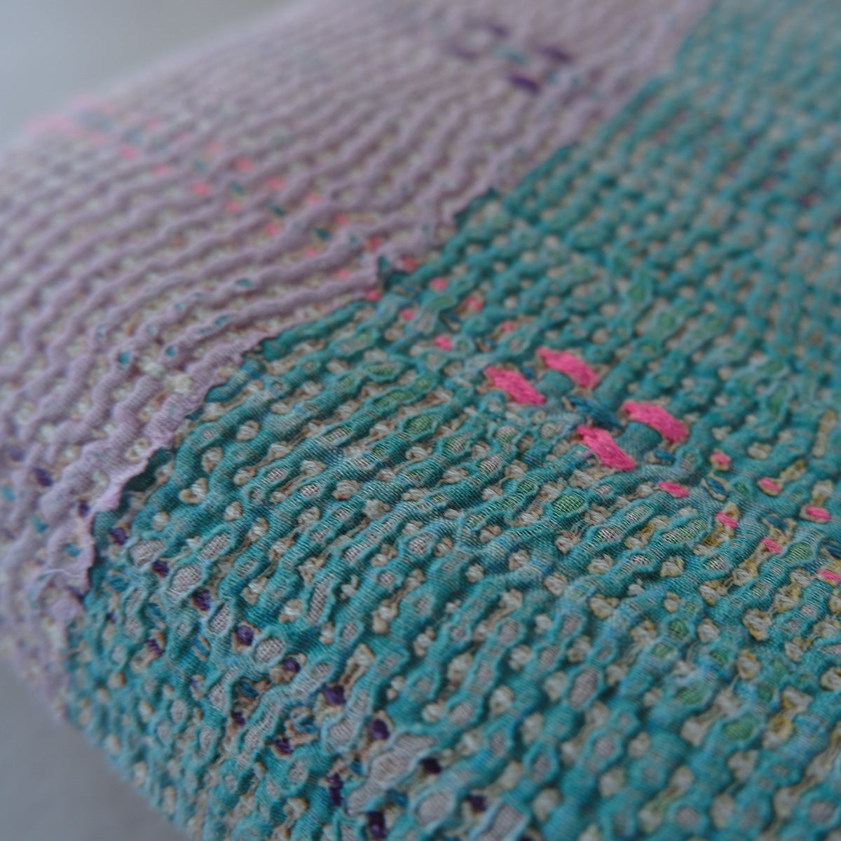 Vintage kantha quilt 猫にフィットするクッション【Green×Pink-A】