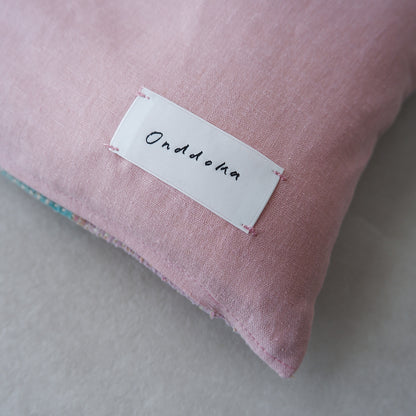 Vintage kantha quilt 猫にフィットするクッション【Green×Pink-B】