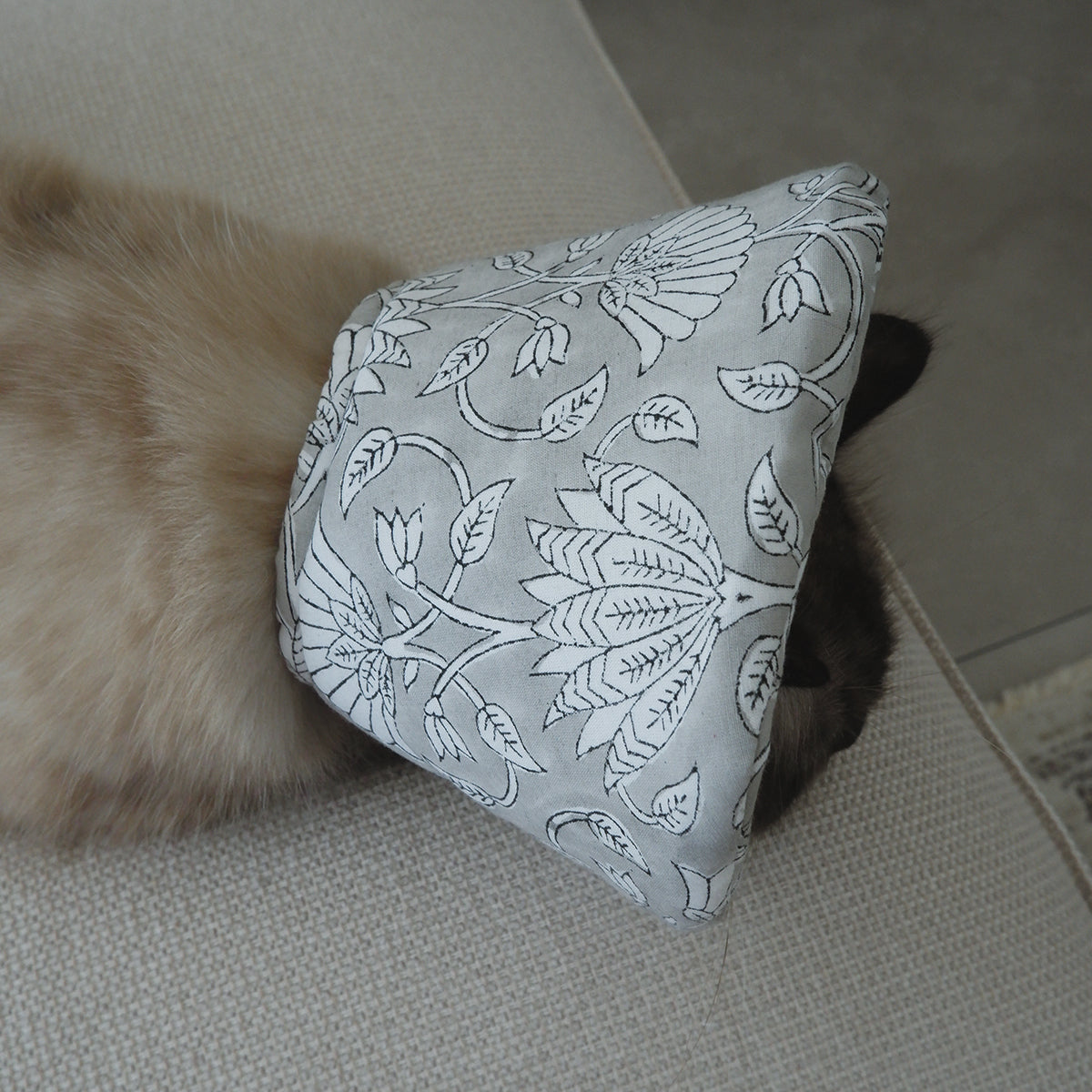 猫のやわらかエリザベスカラー【ハンドブロックプリント/Mist Blue】