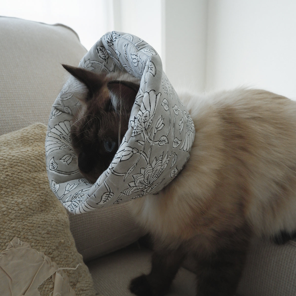 猫のやわらかエリザベスカラー【ハンドブロックプリント/Mist Blue】