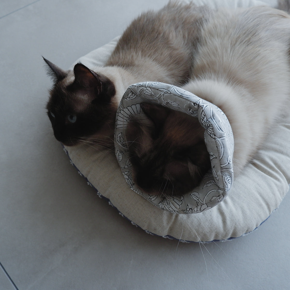 猫のやわらかエリザベスカラー【ハンドブロックプリント/Beige×Pink】