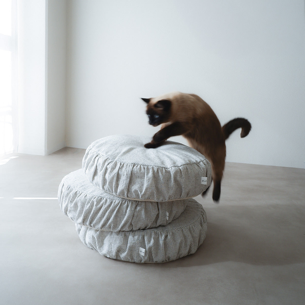 Pouf Cat Bed〈Order Name Plate付き〉