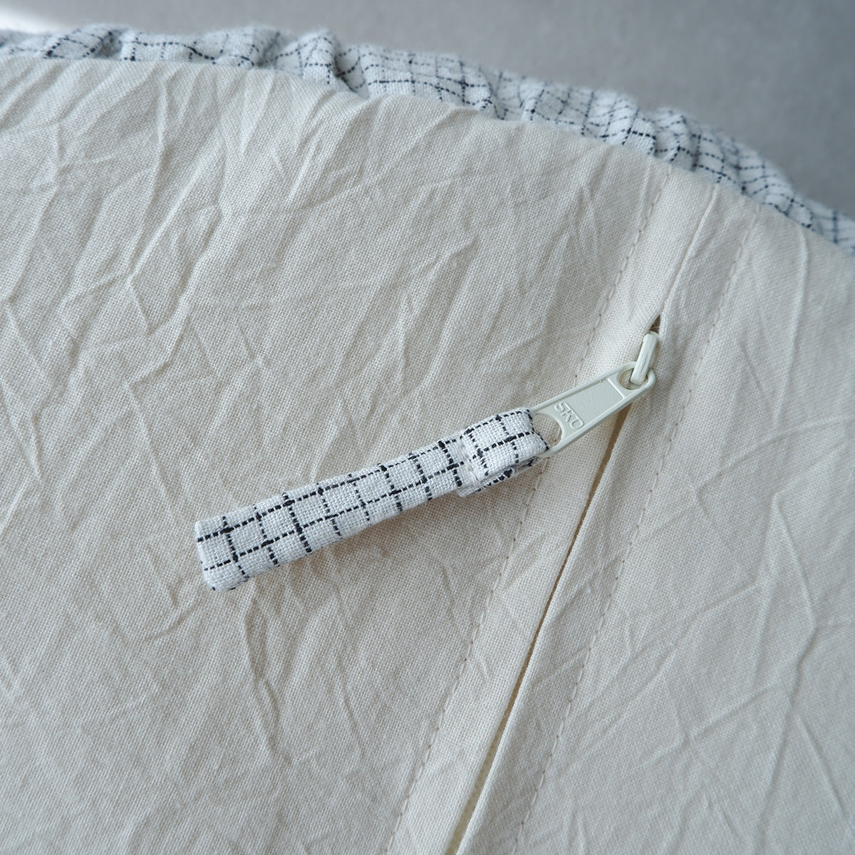 Pouf Cat Bed【ピンチェック/White】