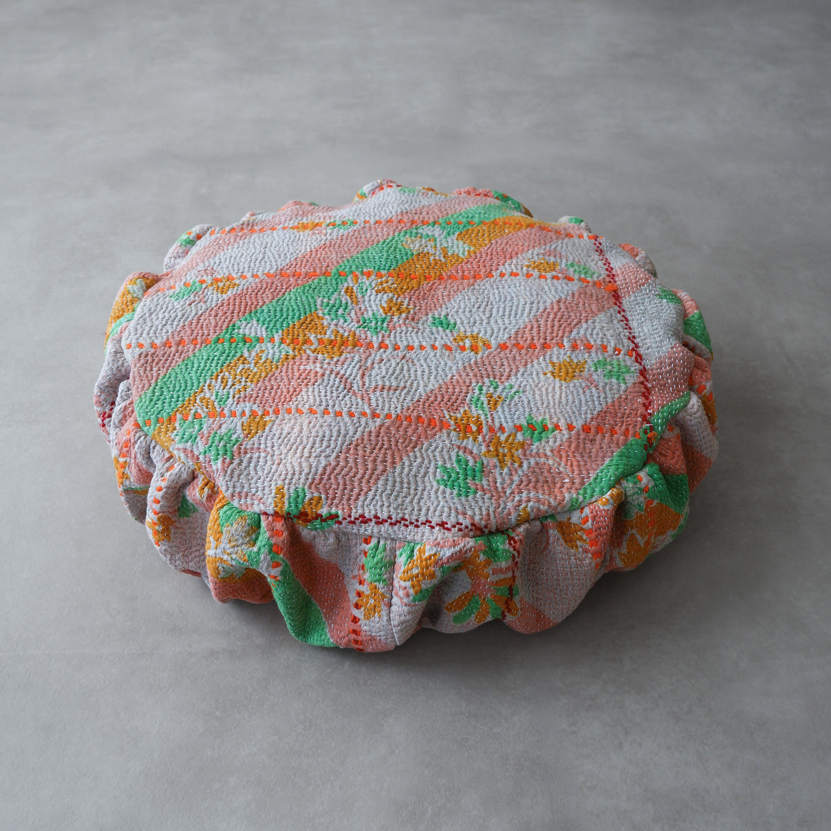 〈Vintage kantha quilt〉Pouf Cat Bed【Blue Flower-C】