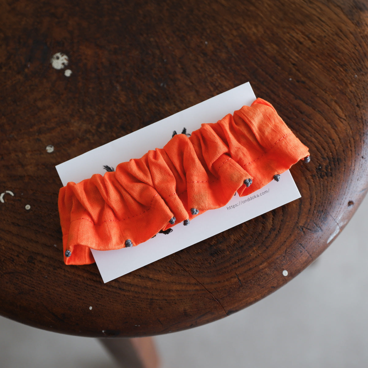 フレンチノット刺繍のフリル首輪【Orange/MW】