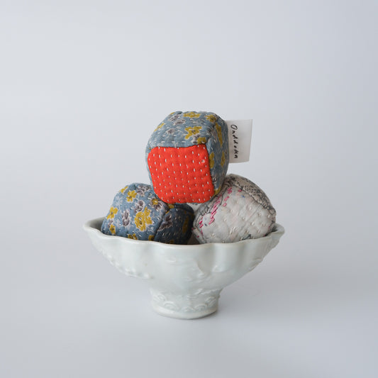 はぎれ布の四角Toy【Vintage kantha quilt】