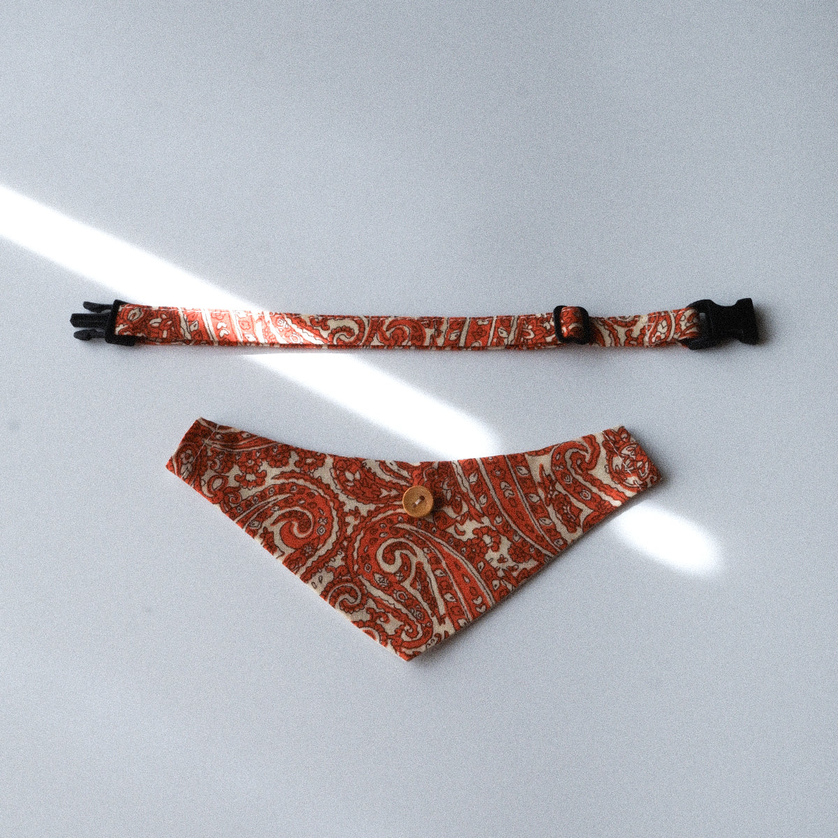猫にやさしいスタイカラー【Paisley scarf/OR】