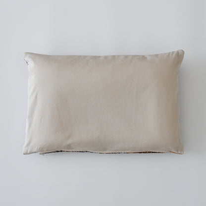 〈Vintage kantha quilt〉猫にフィットするクッション【Blue Flower-D】