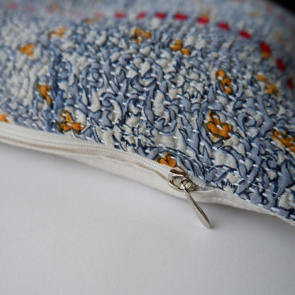 〈Vintage kantha quilt〉猫にフィットするクッション【Blue Flower-D】