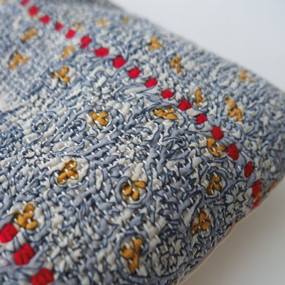 〈Vintage kantha quilt〉猫にフィットするクッション【Blue Flower-D】