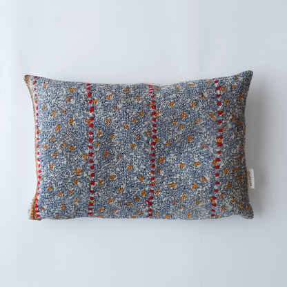 〈Vintage kantha quilt〉猫にフィットするクッション【Blue Flower-E】