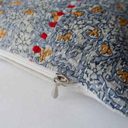 〈Vintage kantha quilt〉猫にフィットするクッション【Blue Flower-E】