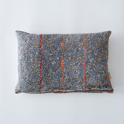 〈Vintage kantha quilt〉猫にフィットするクッション【Blue Flower-F】