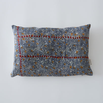 〈Vintage kantha quilt〉猫にフィットするクッション【Blue Flower-G】