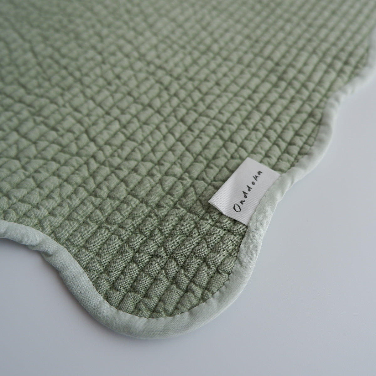 5/8発売〉フードマット Nami-Nami【Nubi/Green】｜猫の日用品店onddoka