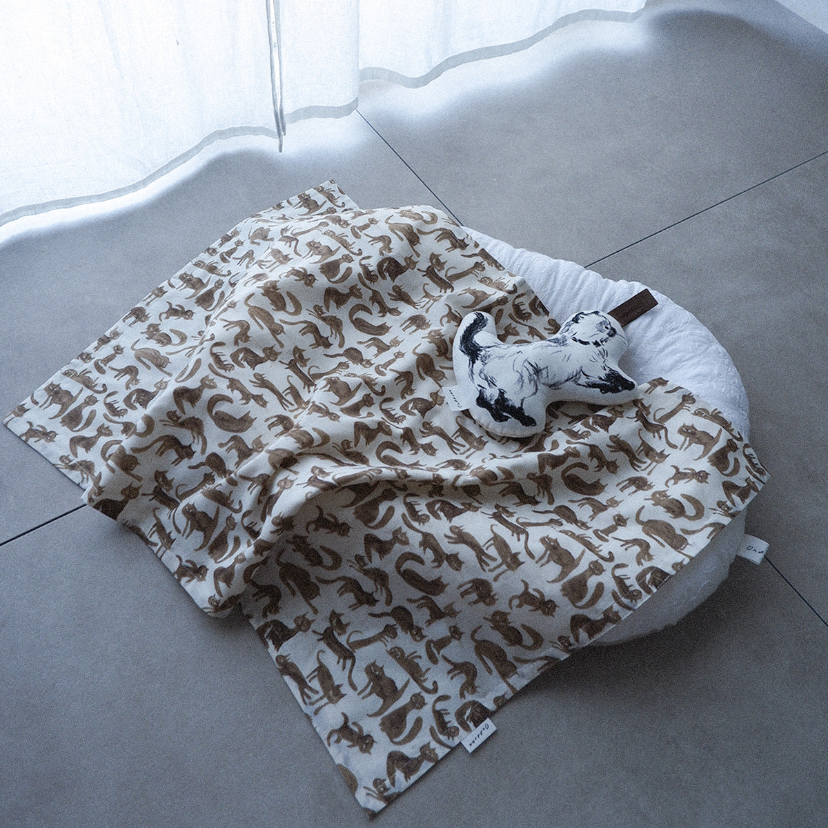 〈7/31発売〉Fabric Blanket（ファブリックブランケット）【Cheeky Cat/Beige】