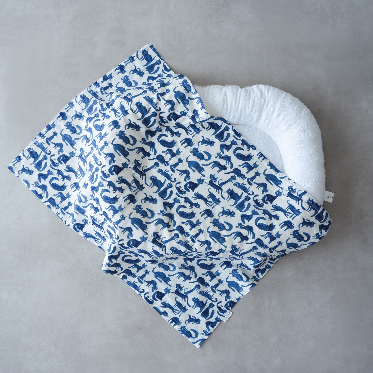 〈7/31発売〉Fabric Blanket（ファブリックブランケット）【Cheeky Cat/Blue】
