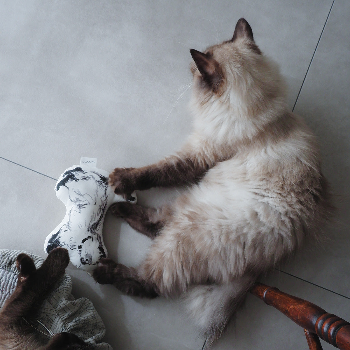 オンデョカ・けりけりまくら(キャットニップ入り)