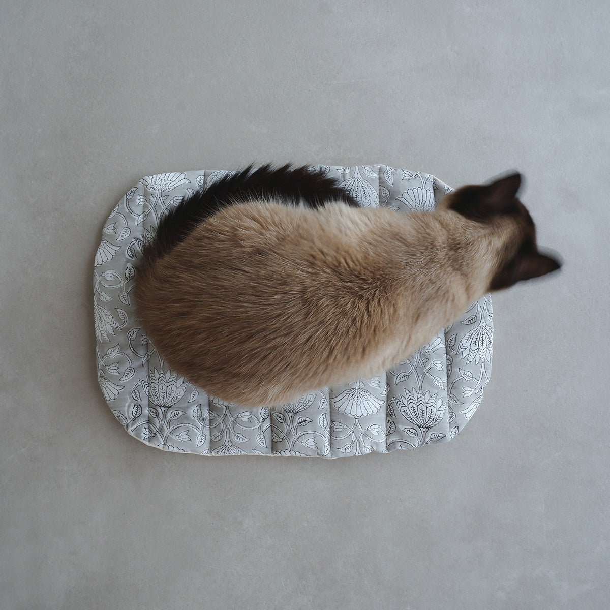 猫のための除湿マット【ハンドブロックプリント/ Gray】