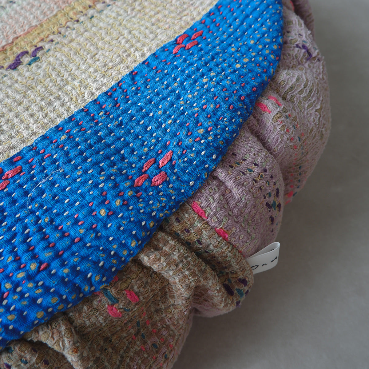 〈Vintage kantha kilt〉Pouf Cat Bed【ベージュA】