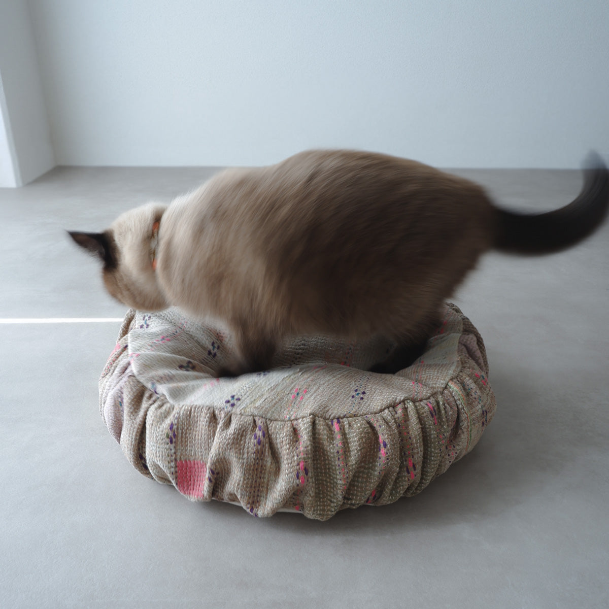 〈Vintage kantha kilt〉Pouf Cat Bed【ベージュA】