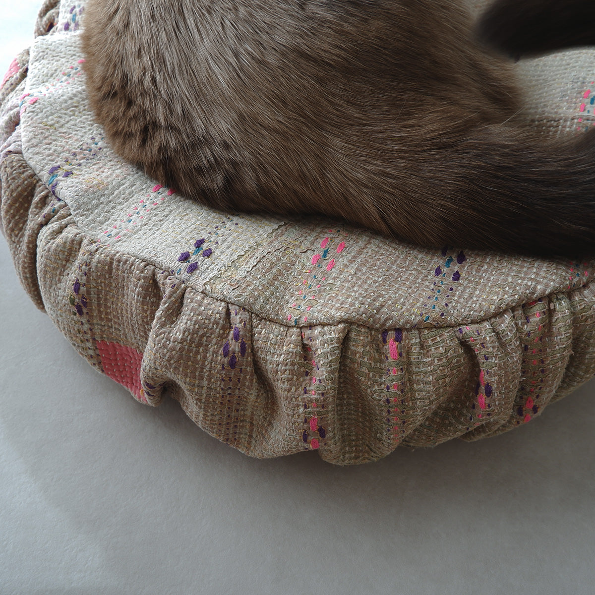 〈Vintage kantha kilt〉Pouf Cat Bed【ベージュB】