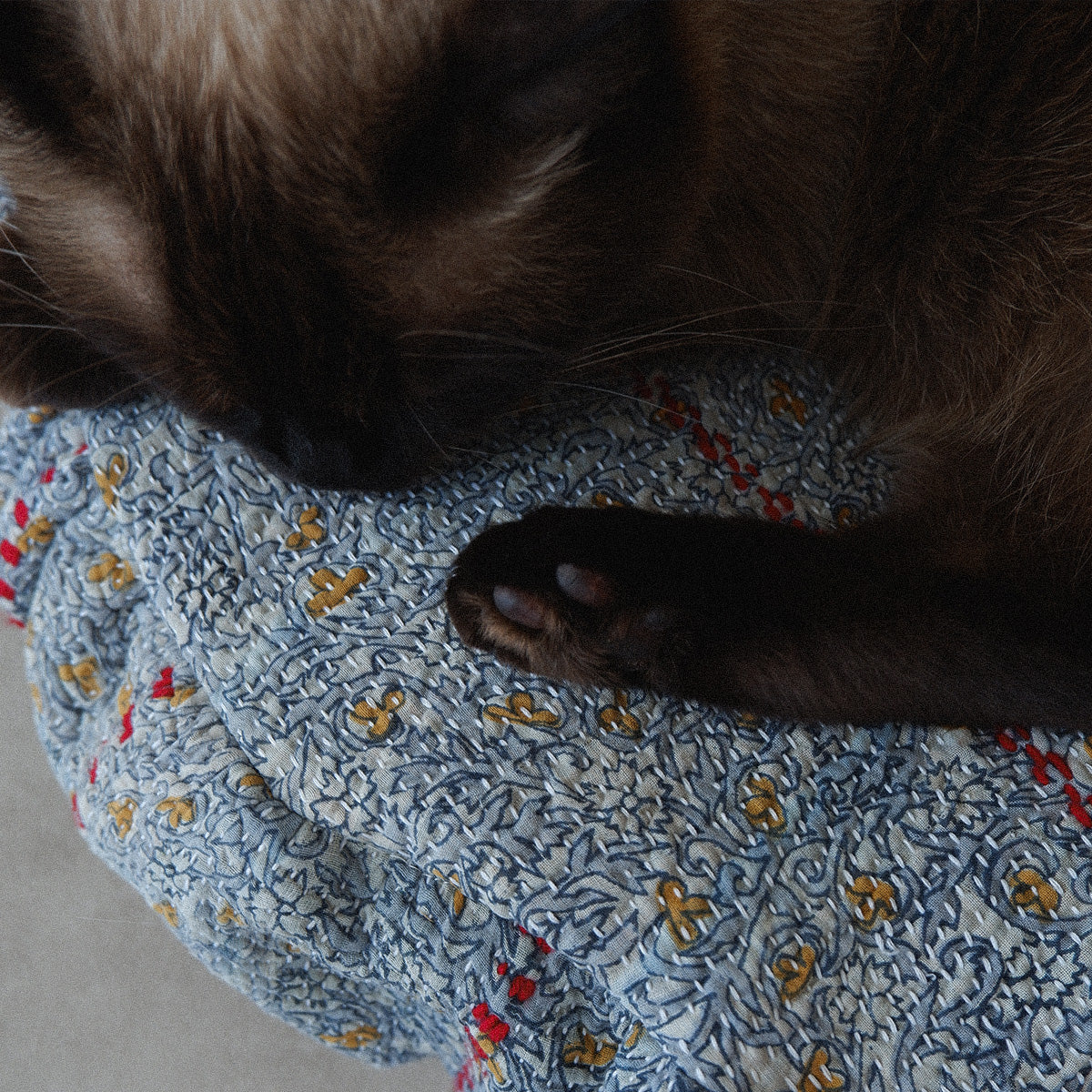 〈Vintage kantha quilt〉Pouf Cat Bed【Blue Flower-A】