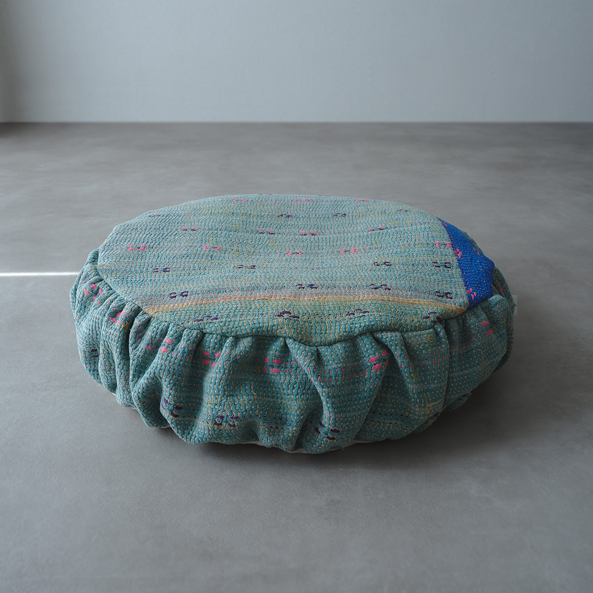 〈Vintage kantha kilt〉Pouf Cat Bed【グリーンA】