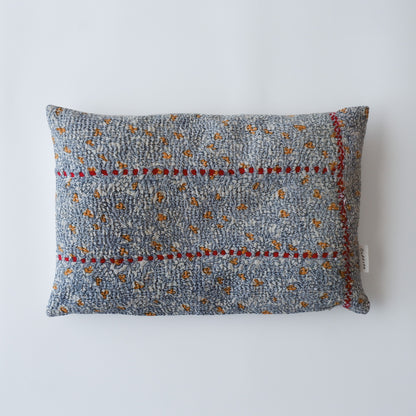 〈Vintage kantha quilt〉猫にフィットするクッション【Blue Flower-H】