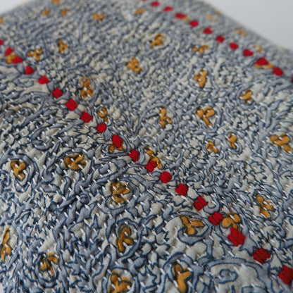 〈Vintage kantha quilt〉猫にフィットするクッション【Blue Flower-H】