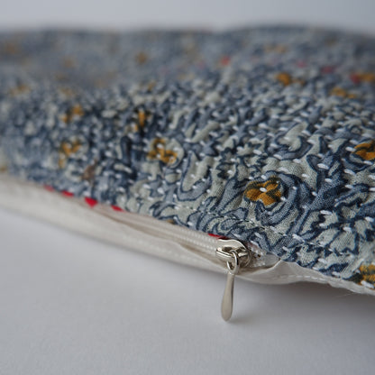 〈Vintage kantha quilt〉猫にフィットするクッション【Blue Flower-I】